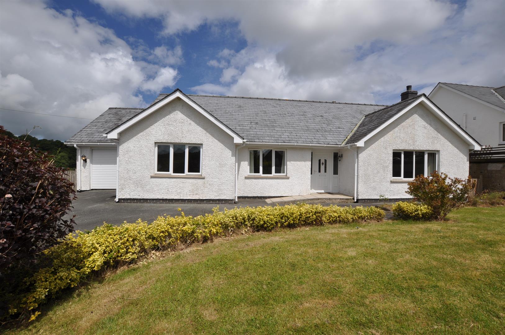 Properties Terry Thomas & Co Estate Agents in Carmarthenshire West Wales